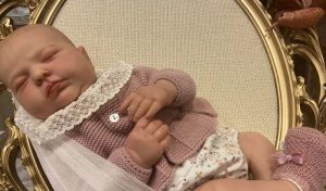 Crece tendencia de los bebés reborn y genera debate en redes sociales