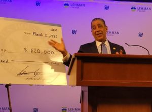 Lehman College amplía sus gradas: más espacio para estudiantes, familias y vecinos en El Bronx