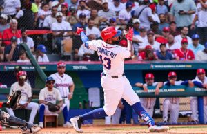 Junior Caminero batea para el ciclo y se adueña del corazón del pueblo