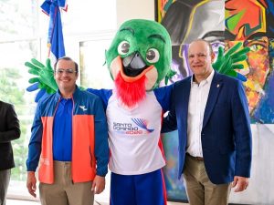 Alcalde Ulises Rodríguez recibió a la mascota oficial de los Juegos Santo Domingo 2026