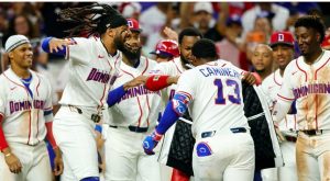 Dominicana con sólido bateo y hermético relevo y arranca con fuerza ante Nicaragua