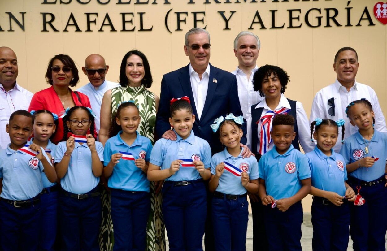 Presidente Abinader inaugura Escuela Básica San Rafael en el sector Domingo Savio