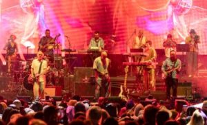 Miles de fanáticos celebran los 10 años de Isle of Light