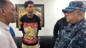 Se entrega segundo joven implicado en arrebato grabado en video en Santiago