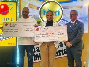 LEIDSA entrega 32 millones a dos ganadores que se dividieron en el Loto