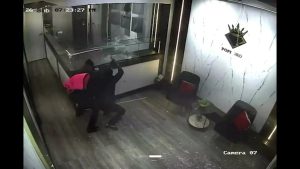 Fiscalía solicita prisión preventiva contra dos hombres por asalto a joyería en Cristo Rey