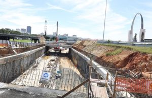 Avance del túnel en la Plaza de la Bandera divide opiniones entre conductores