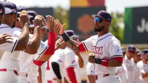 Panamá vence 4-3 a Canadá y mantiene vivas sus aspiraciones en el Clásico Mundial de Béisbol