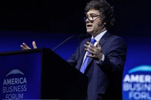 Justicia argentina halla mensajes clave entre Milei y empresario implicado en caso $LIBRA