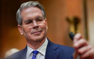 EE.UU. autoriza compra temporal de petróleo ruso para frenar aumento en precios