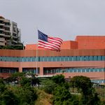 La bandera de EE.UU. vuelve a ondear en Venezuela tras siete años