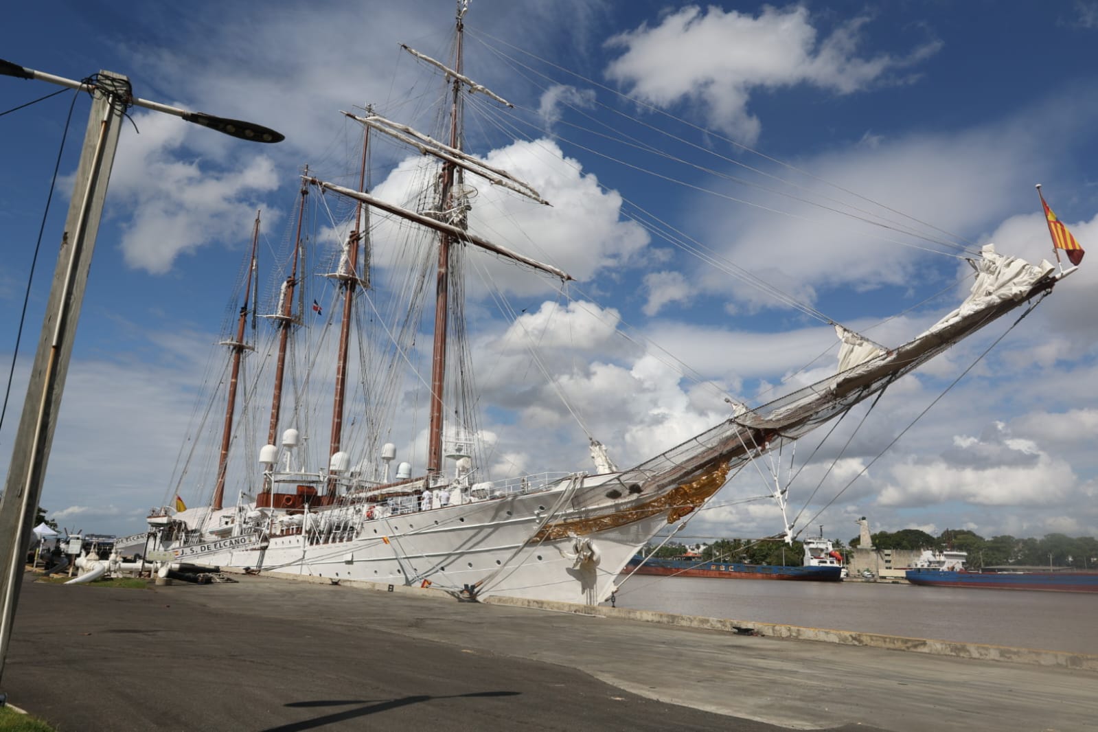 Buque Elcano se despide de RD y parte rumbo a México