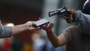 Asesinan haitiano para robarle un celular en Manoguayabo