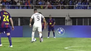 Santo Domingo vibró con las leyendas del Real Madrid y del Barcelona