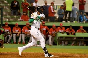 Estrellas renuevan contrato con Lewin Díaz