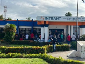 Cuestionan medida del Intrant que reduce vigencia de licencias a mayores de 65 años