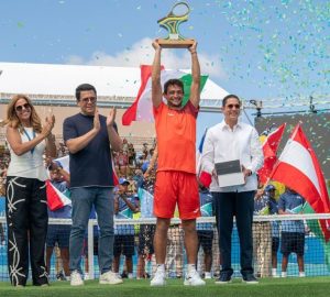 mariano-navone-carga-con-la-corona-rd-open-cap-cana
