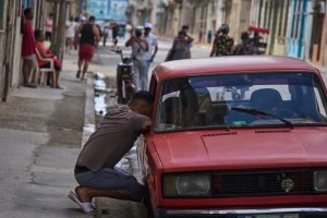 Funcionarios cubanos reportan apagón en toda la isla en medio de una profunda crisis energética