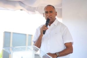 Senador Julito Fulcar gestiona techado de canchas para los 10 distritos municipales de Peravia