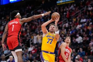 Luka Doncic lidera sexto triunfo seguido Lakers