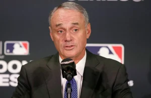Rob Manfred dice que MLB podría considerar mover el Clásico Mundial a mitad de temporada