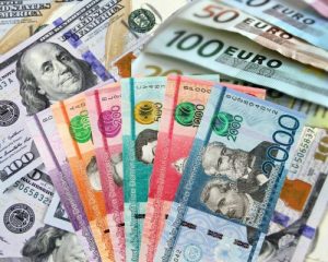 Dólar se dispara a RD$60 antes del fin de semana; euro llega a RD$72