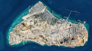 EE. UU. evaluará si una isla petrolera clave de Irán podría pasar a control estadounidense