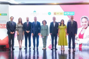 Gobierno y sector privado impulsan liderazgo femenino en la industria dominicana