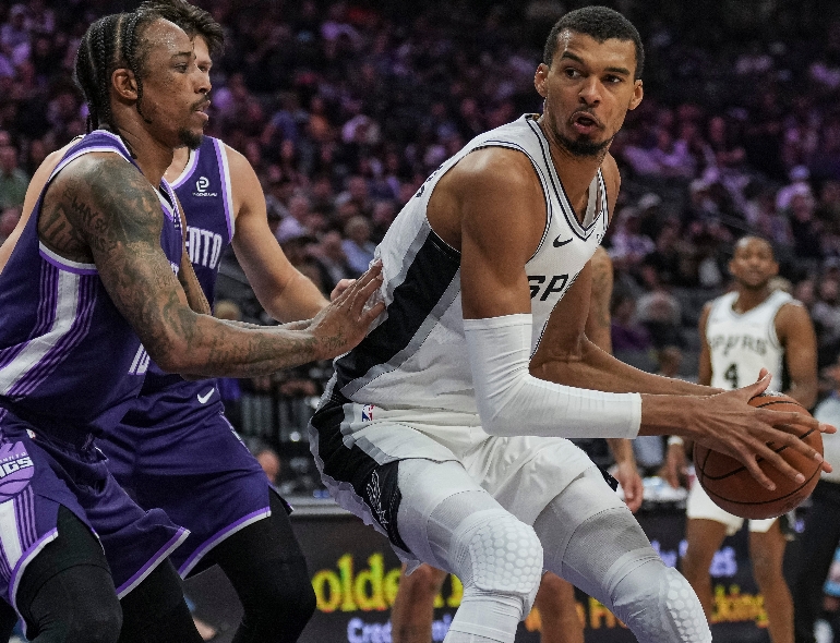 spurs-ponen-fin-sequia-de-playoffs-al-vencer-a-suns