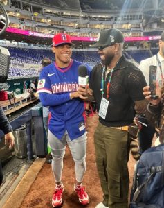 jose-reyes-cambia-el-bate-por-el-microfono-en-el-diamante