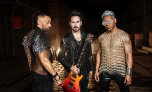 Mario Domm truena contra Samo en pleno concierto