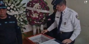 director-de-la-policia-asiste-a-velatorio-de-raso-fallecido-en-cumplimiento-del-deber