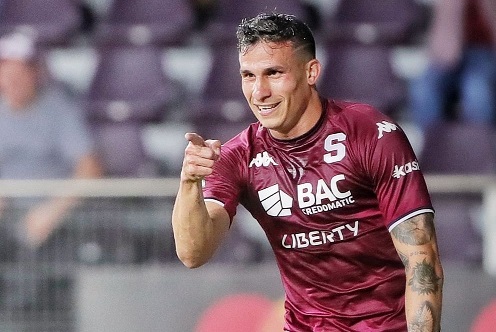 pica-y-se-extiende:-el-onceno-cubano-y-periodistas-locales