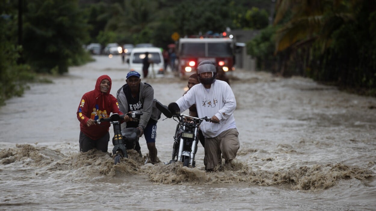 ¡Alerta! Exhota a población a estar atenta ante posible «palo de agua» que provoque inundaciones
