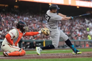 Yankees dan paliza a Gigantes en Noche Inaugural de Grandes Ligas