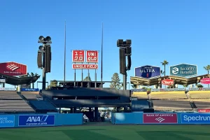 Histórico: el campo del Dodger Stadium estrena nombre comercial