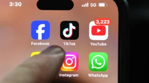 Tribunal californiano responsabiliza a Meta y YouTube por adicción a redes sociales