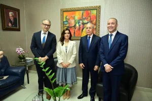 Danilo Medina recibe a embajadora de EE. UU. en reunión sobre temas nacionales