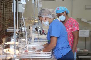 Bajan muertes maternas e infantiles en primer trimestre 2026