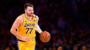 Doncic desata su poder y guía a Lakers a otra victoria en el Oeste sobre Nets