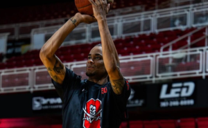 Víctor Liz debuta con 9 puntos y 6 rebotes en Puerto Rico