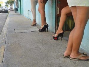 Rescatan a 37 víctimas de explotación sexual en Boca Chica y apresan seis implicados