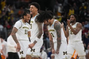 yaxel-lendeborg-continua-en-ruta-impecable-y-conduce-a-michigan-al-final-four