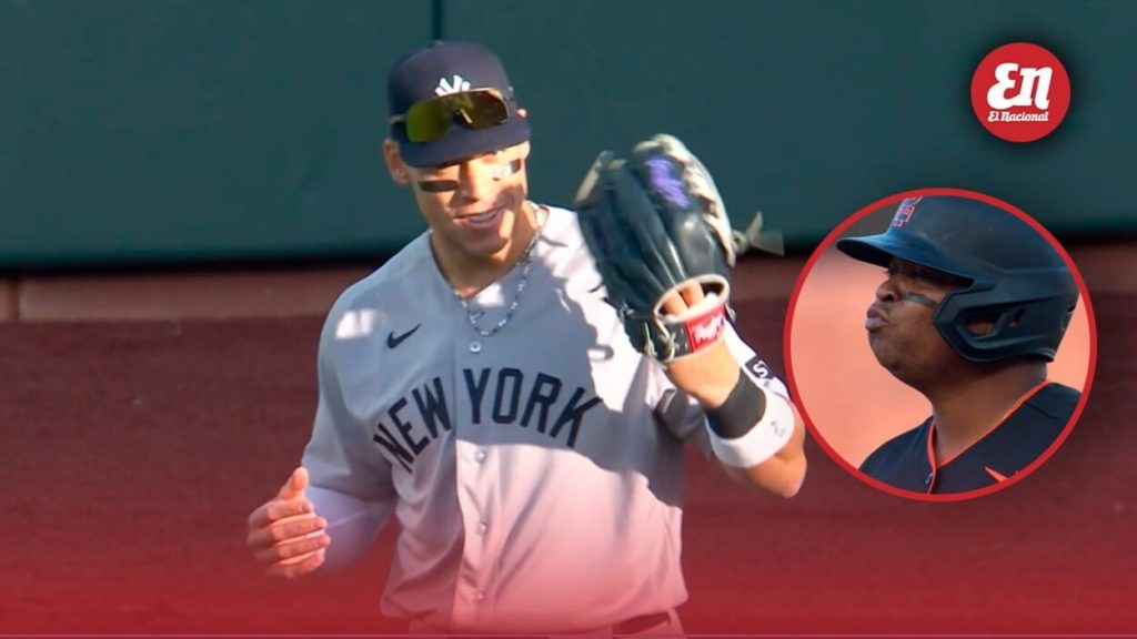 ¡corre-mas!:-el-beso-de-rafael-devers-a-aaron-judge-que-se-vuelve-viral-en-pleno-juego