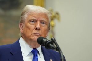 el-gobierno-de-donald-trump-demanda-a-minesota-por-permitir-a-ninas-trans-en-deportes-femeninos