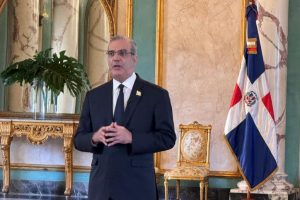 Abinader convoca reunión con industriales para frenar alza de alimentos y servicios