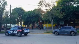 Un adolescente armado entra en una escuela y mata a tiros a un compañero en Argentina