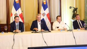 Inicia reunión del presidente con empresarios para tratar control de precios