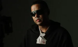 santiago-matias-anuncia-los-premios-a-ganadores-de-planeta-alofoke