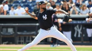 Yankees proyectan sumar a Luis Gil a su rotación en abril